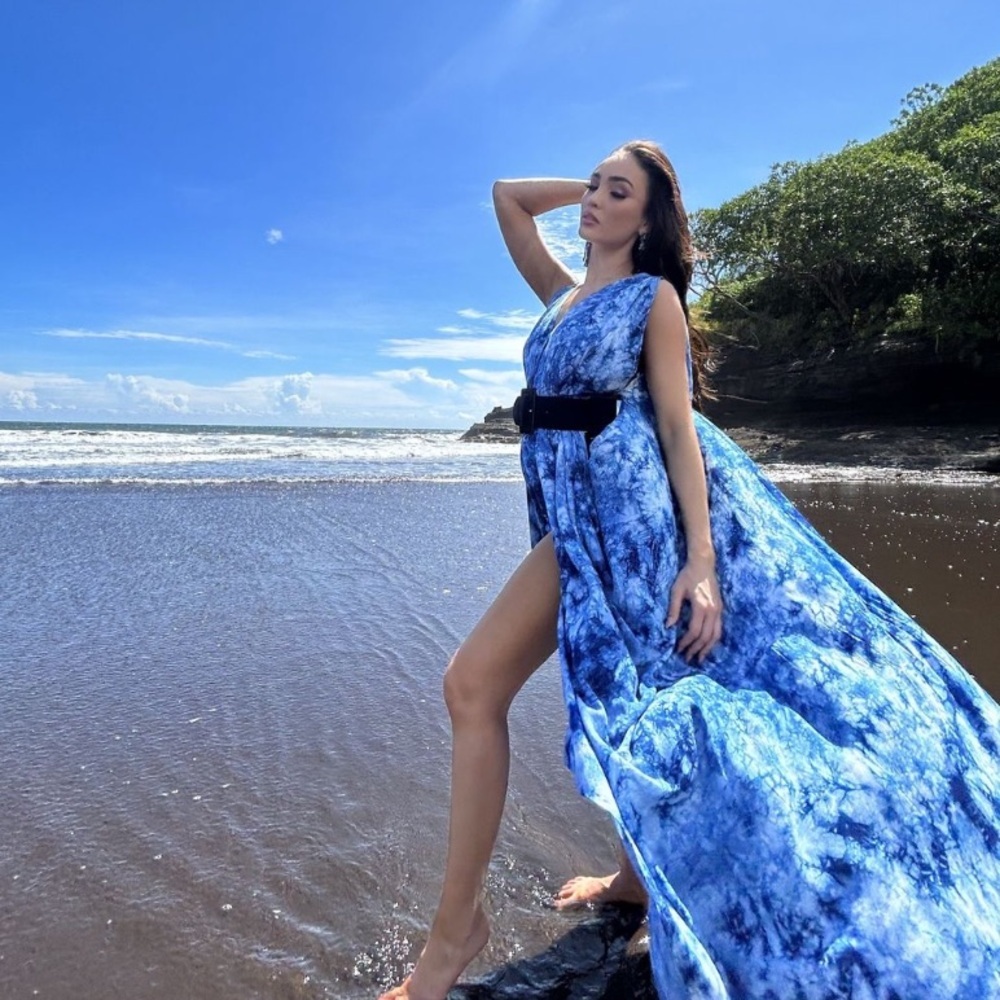 Made and worn by former Miss Universe, R’bonney Nola.